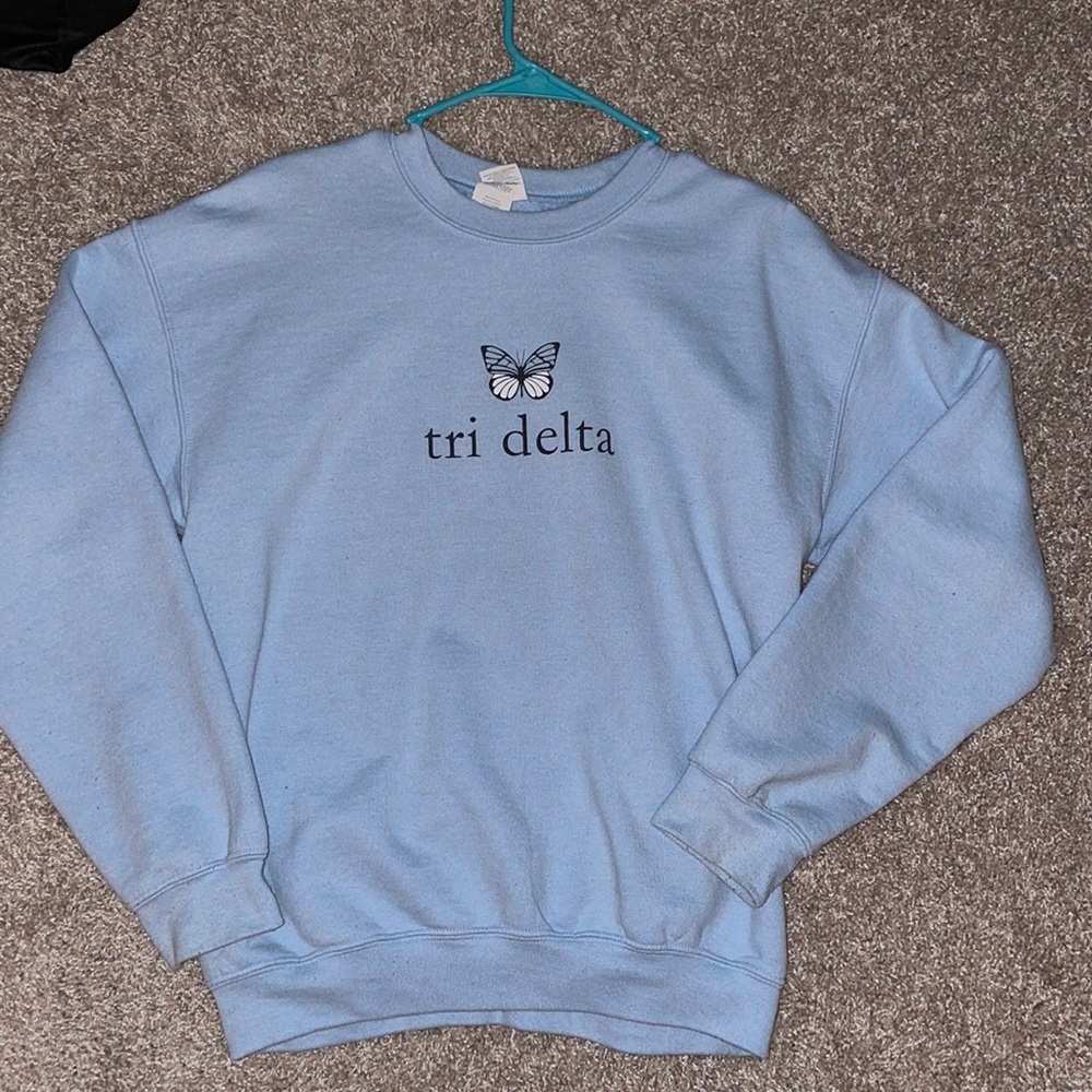 TRI DELTA BABY BLUE SWEATSHIRT. SIZE M.